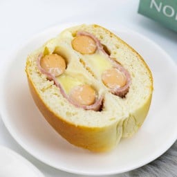 ปังไส้กรอกแฮมใหญ่