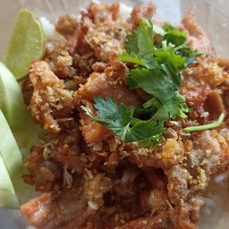 หมูทอดกระเทียมพริกไทย(เป็นกับข้าว)