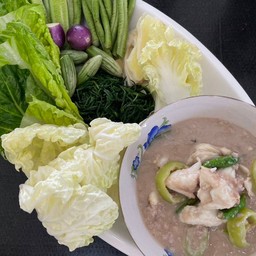 หลนเนื้อปูหมูสับ ผักสด