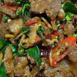 ผัดเผ็ดเนื้อชิ้น ( ราดข้าว)