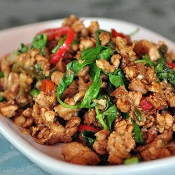 ผัดกระเพราหมูสับ - เป็นกับ