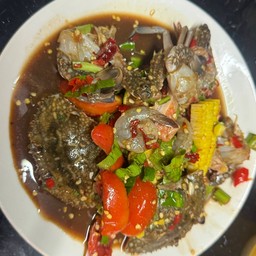 ยำปูม้ากุ้งสด