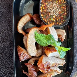 คอหมูย่าง + น้ำจิ้มแจ่ว (คอหมูย่างแท้)