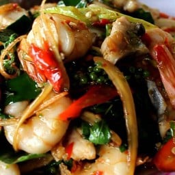 ผัดขี้เมารวมญาติ (หมู ไก่ หมึก กุ้ง)