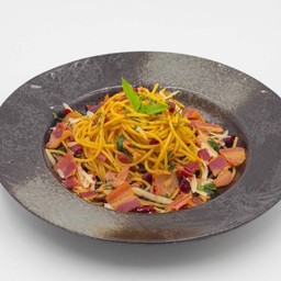 สปาเก็ตตี้เบคอนผัดพริกแห้งกระเทียมกรอบ