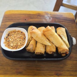 ปอเปี๊ยะทอด ไส้เผือก (4 ชิ้น)