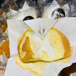 ชิฟฟ่อนมะพร้าวอ่อนลาวาชิ้นใหญ่