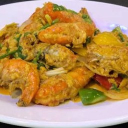 กุ้งแม่น้ำผัดผงกะหรี่