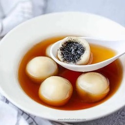 Black Sesame Dumplings In Ginger Tea