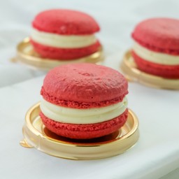 มาการองสตรอเบอร์รี่(กล่องโดม)