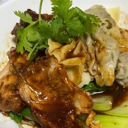 เกี๊ยวแห้งหมูแดง