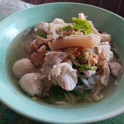ก๋วยเตี๋ยวปลาหมึกกรอบ