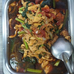 ผัดซีอิ๊วไก่
