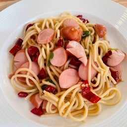 สปาเก็ตตี้ ผัดพริกแห้ง - ไส้กรอก