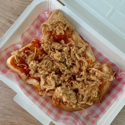 ขนมปังปิ้งหน้าน้ำพริกเผาหมูหยอง