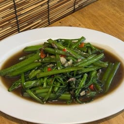 ผัดผักบุ่งไฟแดง (เป็นกับ)