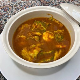 ข้าว + แกงเหลืองใต้กุ้งชะอมชุบไข่