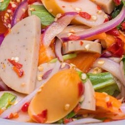 ยำหมูยอไส้กรอก