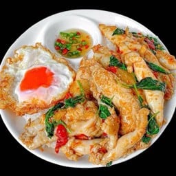 ข้าวกะเพราไข่ปลาหมึก