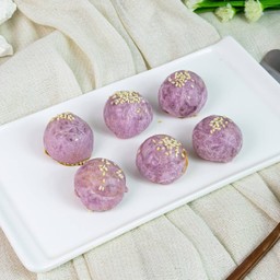 ขนมเปี๊ยะไส้เผือกไข่เค็ม กล่อง 6 ชิ้น