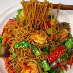 มาม่าผัดขี้เมาทะเล