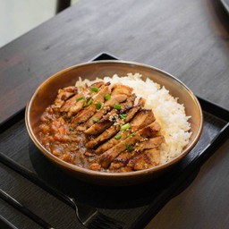 ข้าวแกงกะหรี่หมูย่าง