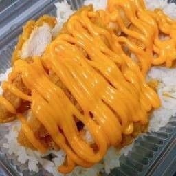 ข้าวไก่ทอดเกาหลีราดชีส