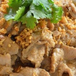 ผัดกระเทียมพริกไทย (กับข้าว)