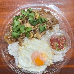 ข้าวราดหมูกระเทียมหอมๆ