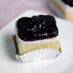 นมสดหน้าบลูเบอรี่ชิ้นเล็ก