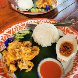 ข้าวทอดกระเทียม