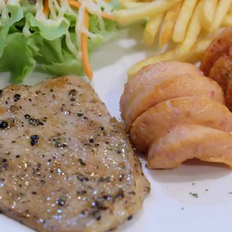 สเต็กหมู+ไส้กรอก+ไส้กรอก