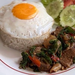 ข้าวผัดกะเพราเนื้อเปื่อย+ไข่ดาว.