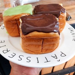 ปังปิ้งซอสช็อกโกแลตลาวา (1ชิ้น)