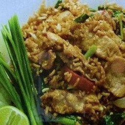 ข้าวผัดรถไฟหมู,ไก่