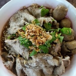 ก๋วยเตี๋ยวเรือเนื้อสไลด์