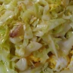 ผัดผักกะหล่ำปลีราดข้าว