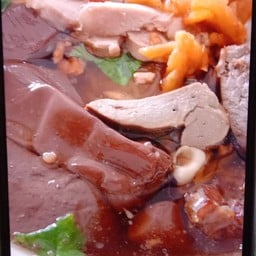 ก๋วยเตี๋ยวเป็ดพะโล้+เครื่องใน