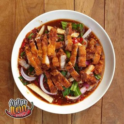 ยำหมูสามชั้นทอดน้ำปลา