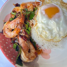 ข้าวกะเพรากุ้ง