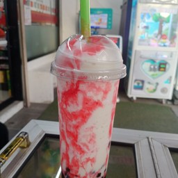 นมหมีสตรอเบอร์รี่ปั่น