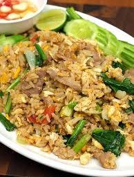 ข้าวผัดหมูจานใหญ่
