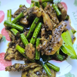 ผัดเครื่องแกงใต้(กับข้าว)