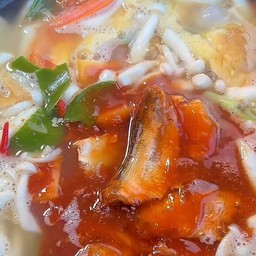 ต้มยำ ปลากระป๋อง  ใส่ไข่เจียว  (นำ้ใส่ สุดแซบ)