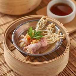 เบคอนพันเห็ดเข็มทอง