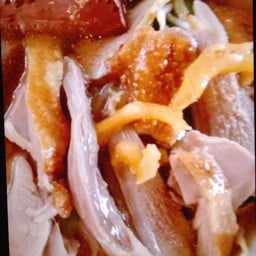 เส้นบะหมี่แบน เป็ดพะโล้
