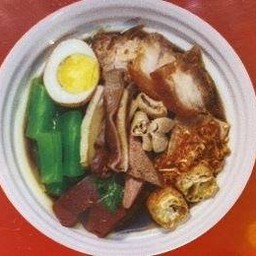 ก๋วยจั๊บเส้นเซียงไฮ้น้ำข้นทรงเครื่อง