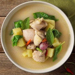 ต้มจิ๋วโบราณไก่ (Thai-Style Traditional Chicken Clear Soup)