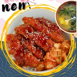 ชุดข้าวหมูทงคัตสึผัดซอสพริกเกาหลี X ซุปมิโซะ