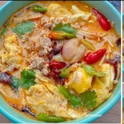 ต้มยำ  ไข่เจียว ไก่สับ  (นำ้ข้น)